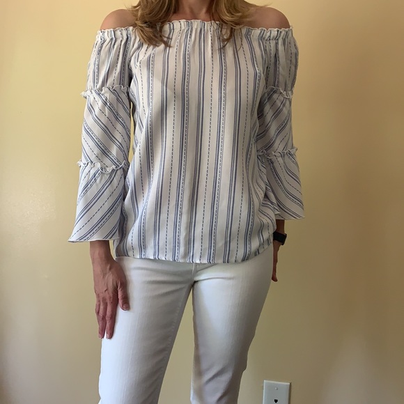 Anthropologie Tops - ANTHROPOLOGIE {Drew} bell sleeved top - Size XS